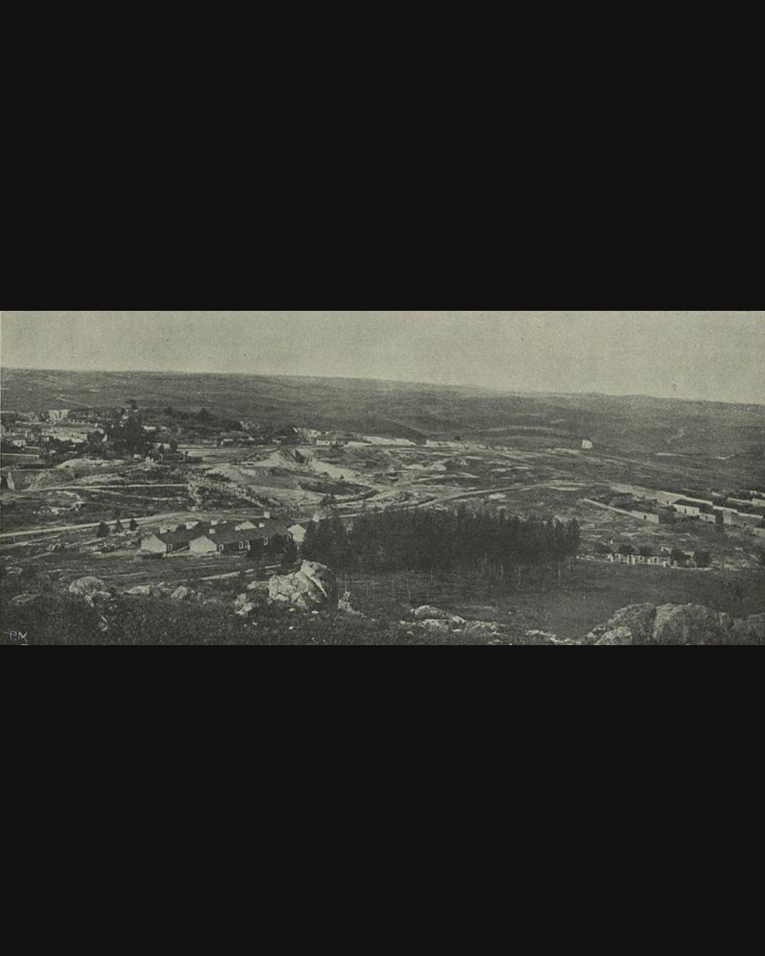 A mina dos Algares, em Aljustrel, fotografada por M. V. Olias para O Occidente, n.º 1280, julho de 1914 (Hemeroteca Municipal de Lisboa, via Wikimedia Commons, domínio público).