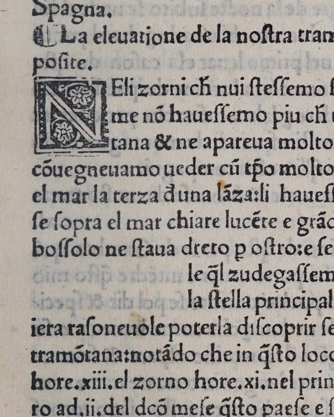 O capítulo das seis estrelas na primeira edição impressa do relato, Vicenza, 1507: o texto anuncia a figura e, no lugar dela, deixa um espaço em branco (Paesi novamente retrovati, Internet Archive, domínio público).
