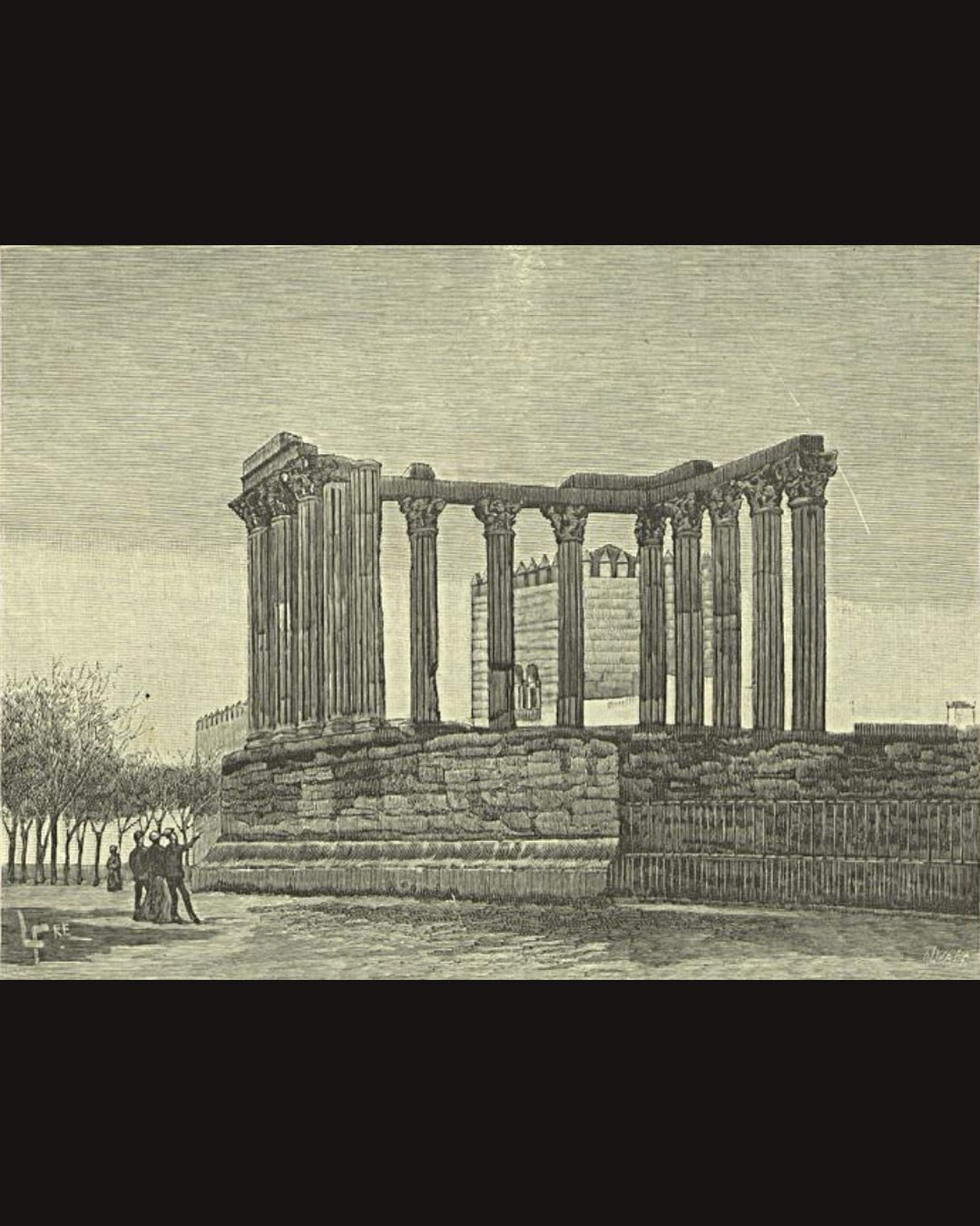 O templo depois de 1871, já sem as paredes medievais, numa gravura publicada em «O Occidente» a 21 de agosto de 1890, desenhada por Luciano Freire e José Augusto de Oliveira a partir de uma fotografia de M. Nicolau da Costa (domínio público; Hemeroteca Municipal de Lisboa, via Wikimedia Commons).