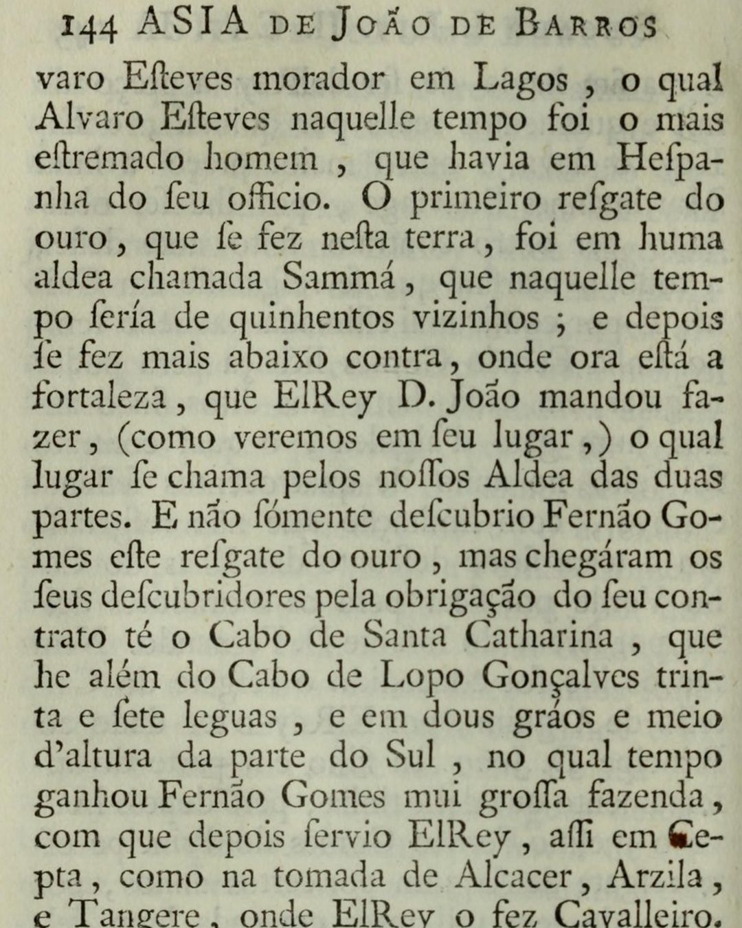 A página de Barros sobre a Mina: o piloto Álvaro Esteves, de Lagos, o primeiro resgate do ouro «em huma aldea chamada Sammá», o cabo de Santa Catarina, além do de Lopo Gonçalves, e a «mui grossa fazenda» de Fernão Gomes (Ásia, Década I, edição de Lisboa de 1777; Internet Archive, domínio público).
