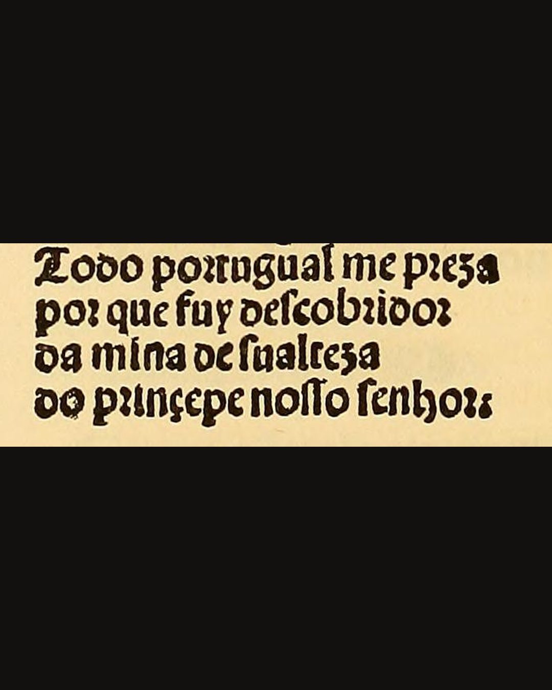 Os quatro versos das trovas de Nuno Pereira a Fernão Gomes no Cancioneiro Geral de Garcia de Resende: «Todo portugual me preza / por que fuy descobridor / da mina de sualteza / do prinçepe nosso senhor» (edição de 1516, facsímile; Internet Archive, domínio público).