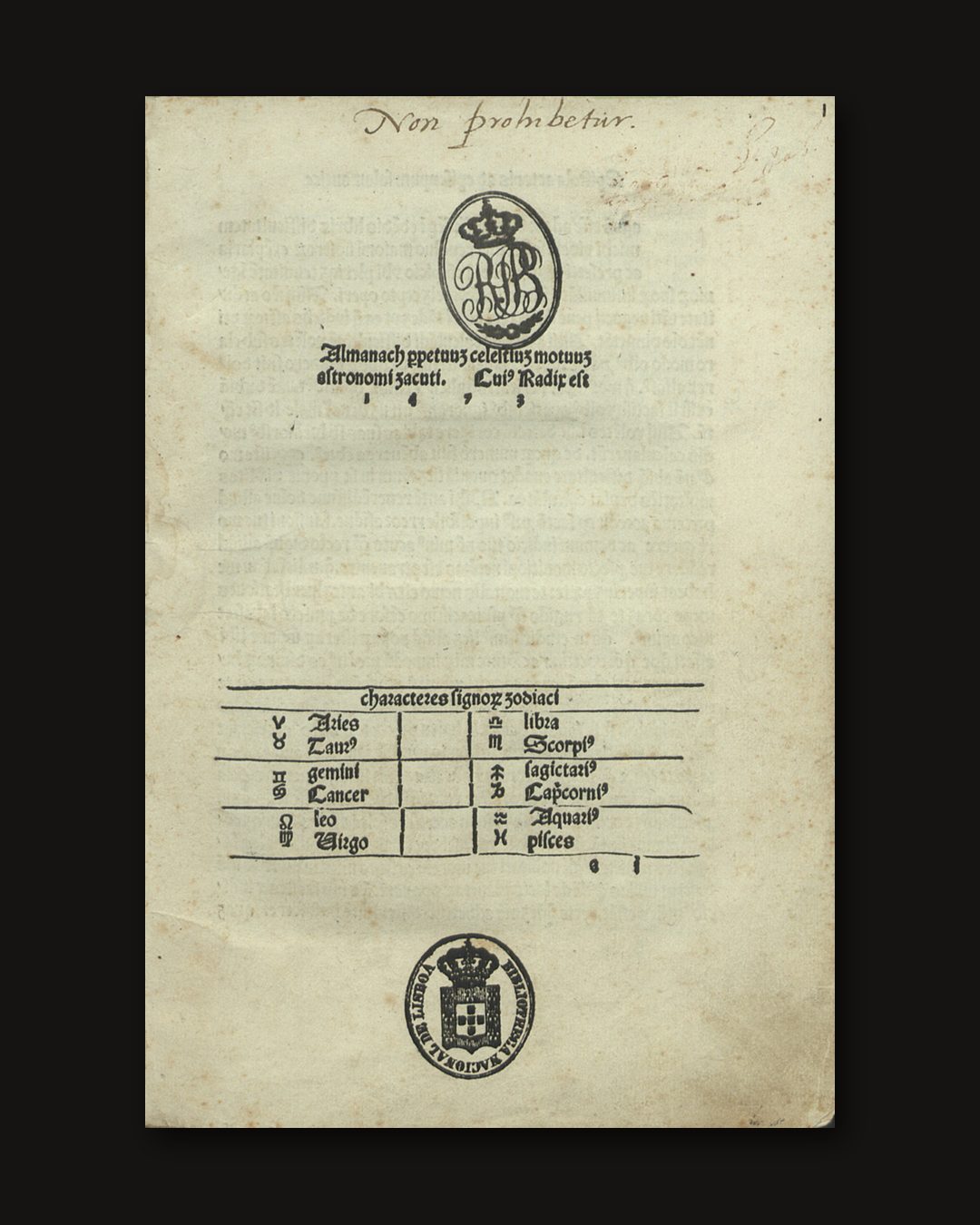 Página de rosto do mesmo exemplar: «Almanach perpetuum celestium motuum astronomi zacuti. Cuius Radix est 1473», o ano-base das tábuas. Por cima do título, um carimbo de biblioteca. Biblioteca Nacional de Portugal, INC-187 (domínio público).