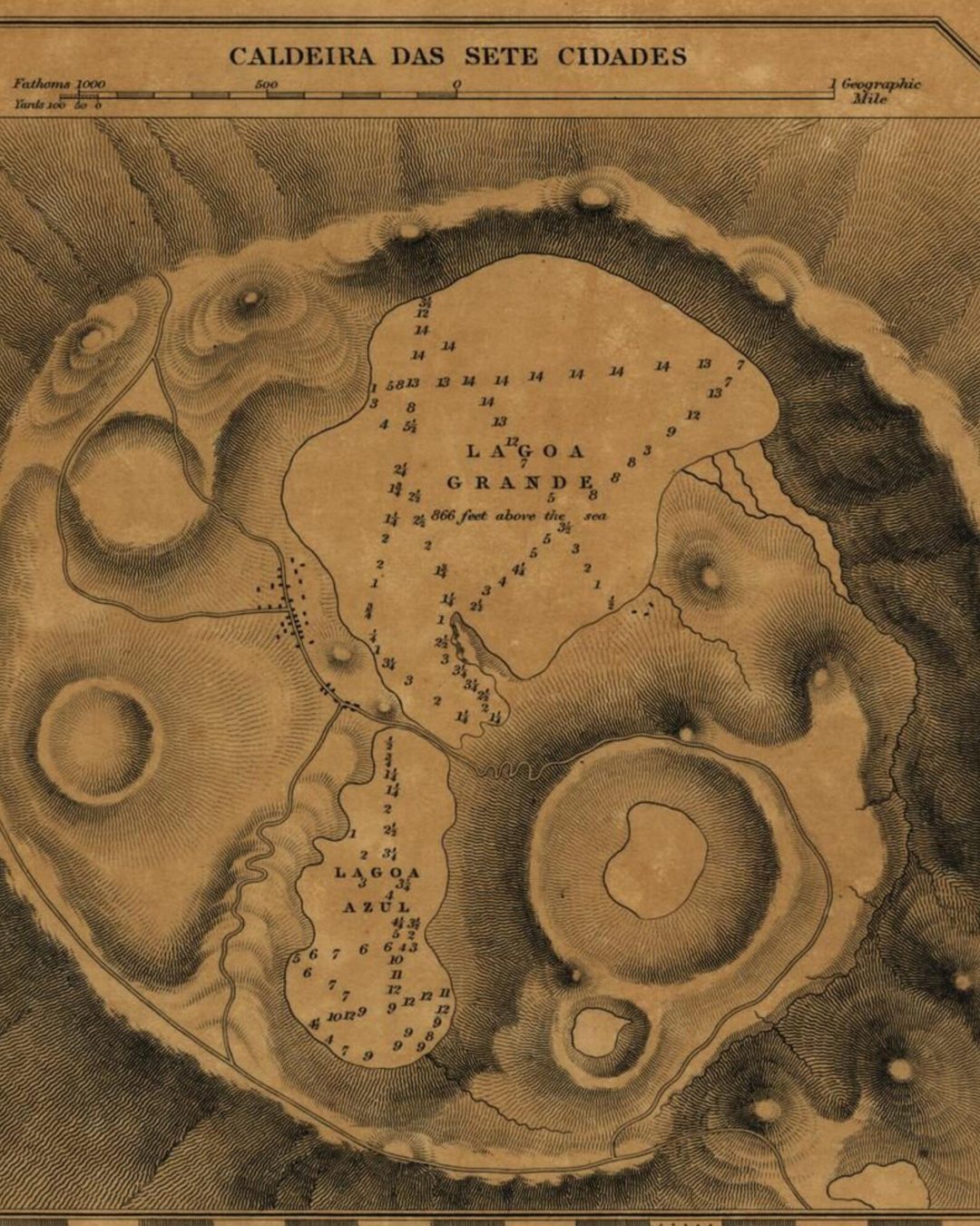 Pormenor da carta do Almirantado britânico da ilha de São Miguel, levantamento de 1844 de A. T. E. Vidal: a «Caldeira das Sete Cidades», com a «Lagoa Grande» em cima, as casas da povoação na margem, e a «Lagoa Azul» em baixo, os mesmos nomes que Frutuoso lhes dava (Biblioteca Nacional de Portugal, domínio público).